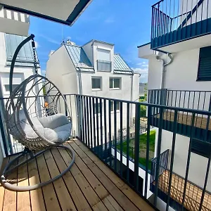 Modern With Balcony & Free Parking - Nearby Metro Apartment